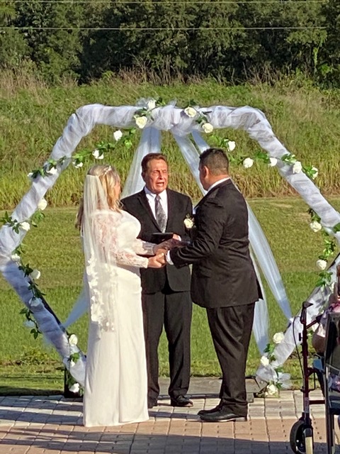 SC_Officiant Lon Tosi